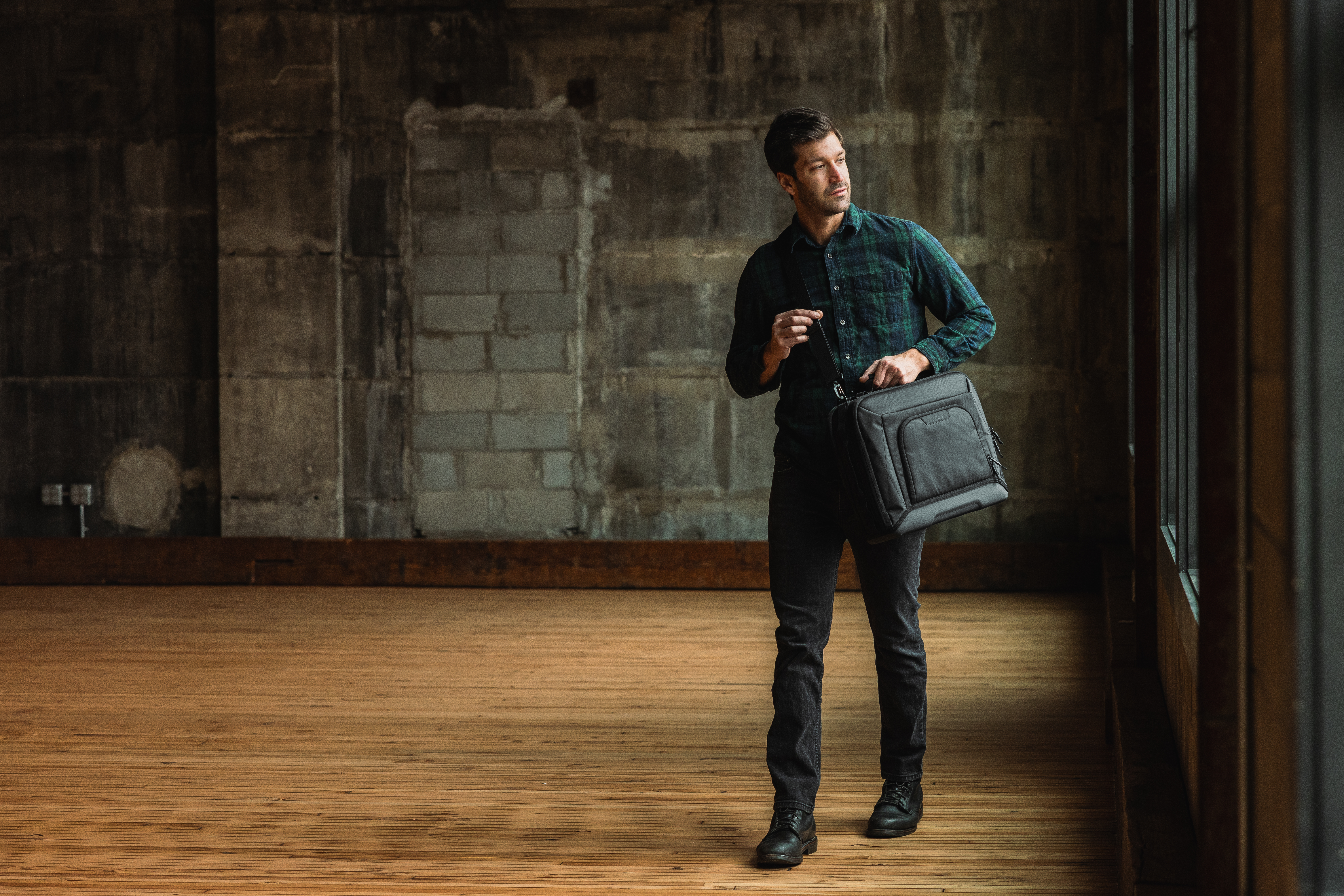 Norwalk+ 18L Messenger